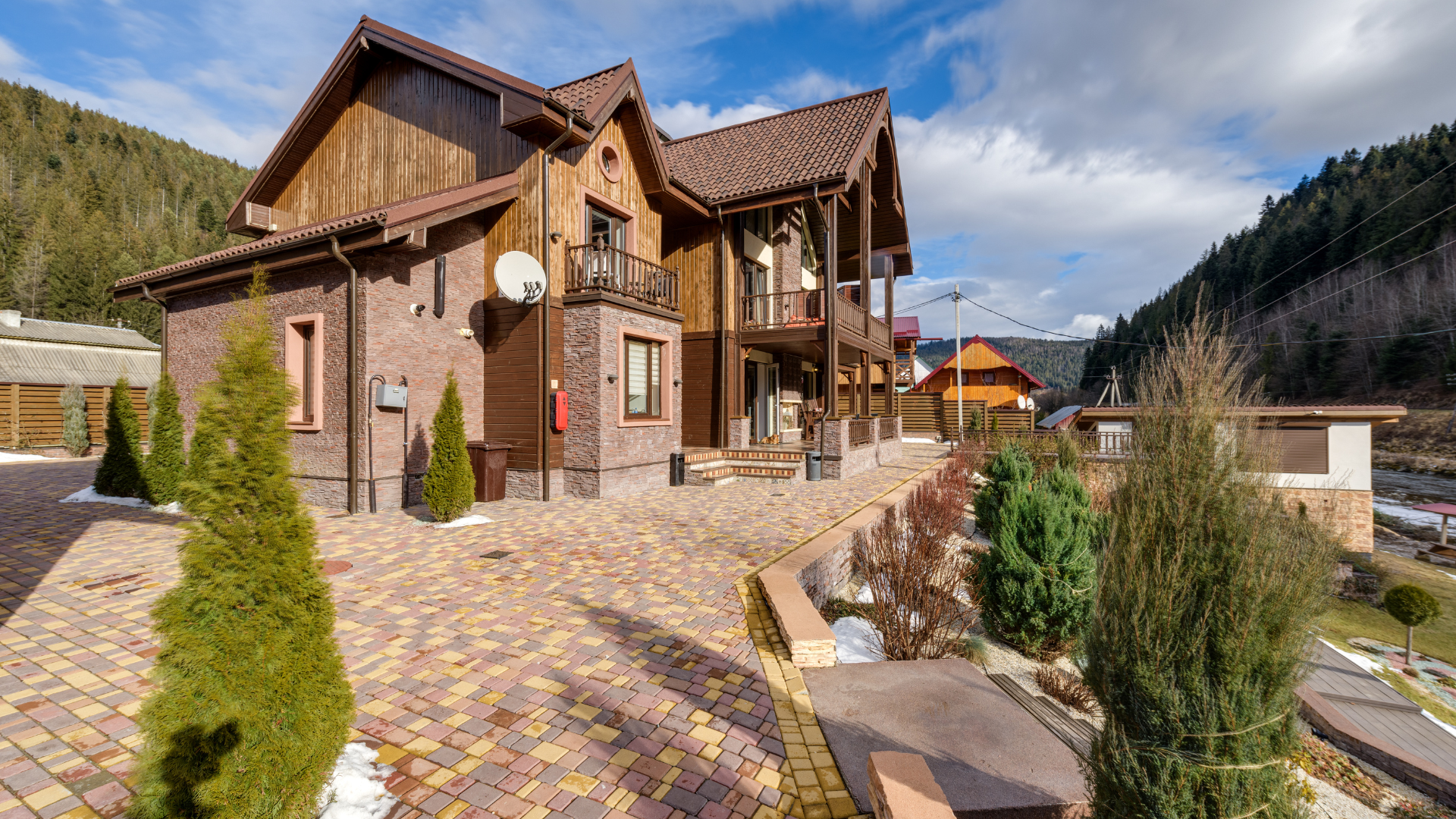 California Real Estate Broker Explains Flat-Fee Listing