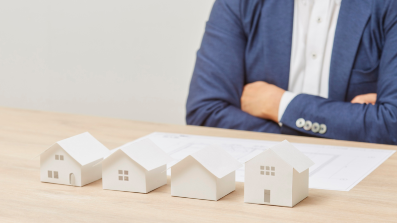 Which Reaches More Buyers? Real Estate Broker Explains